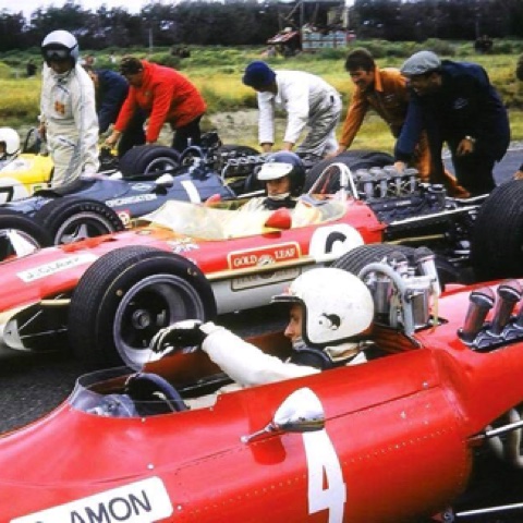Grille de départ à Terratonga aux côtés de Chris Amaon, Bruce McLaren  et Franck Gardner